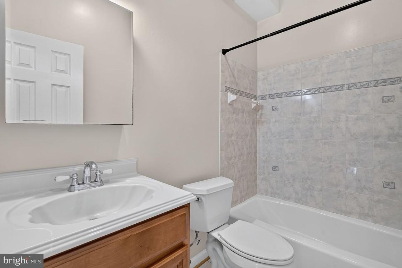 541 Florida Ave Nw - Photo 4 of 15