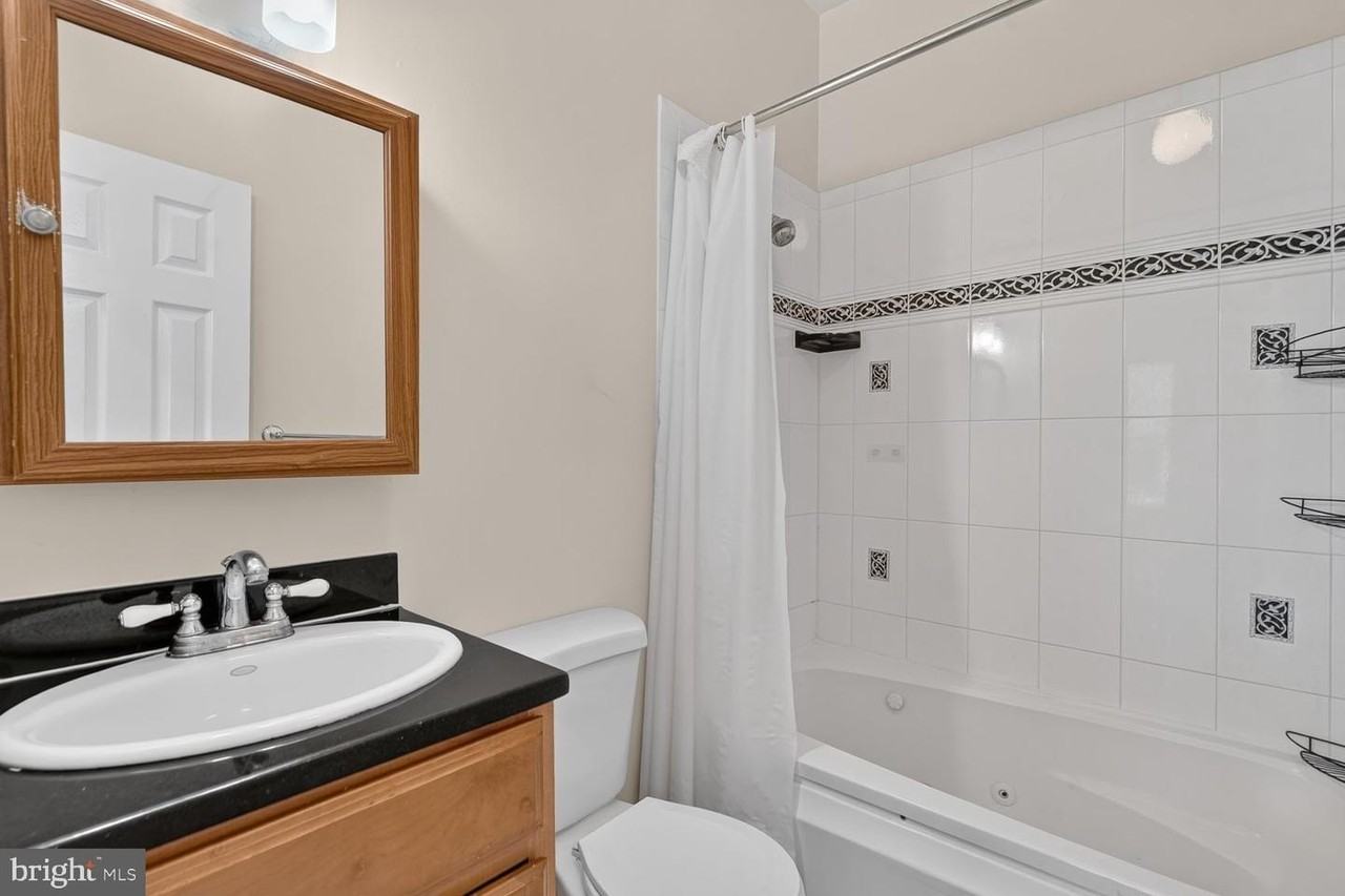 541 Florida Ave Nw - Photo 7 of 15