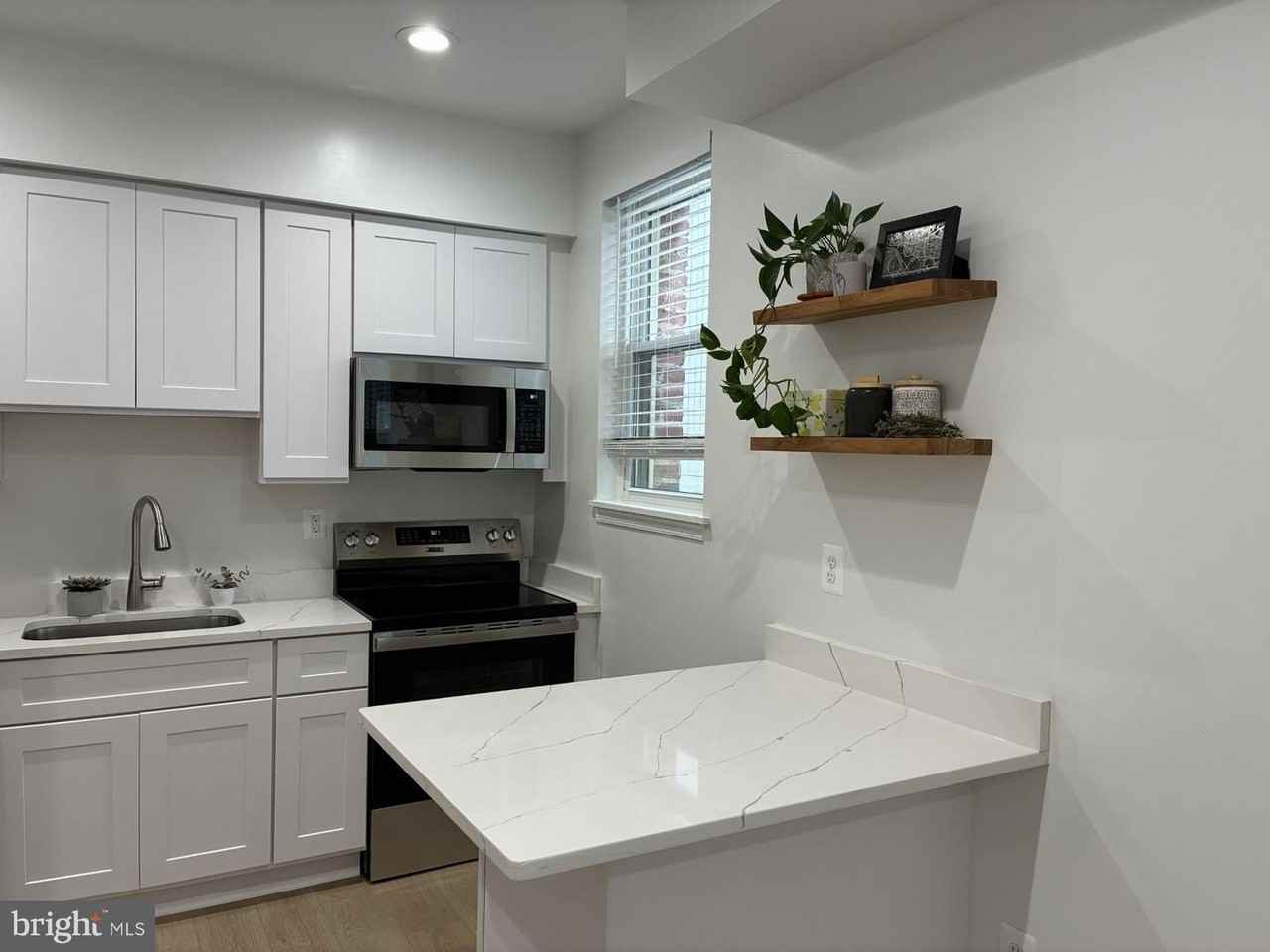 1447 Chapin St Nw - Photo 4 of 37