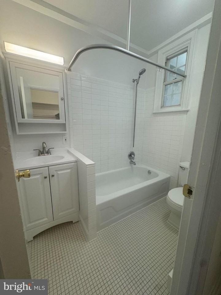 3051 Idaho Ave Nw - Photo 5 of 5