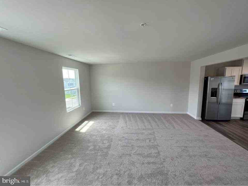 115 Butterfield Ave - Photo 2 of 37