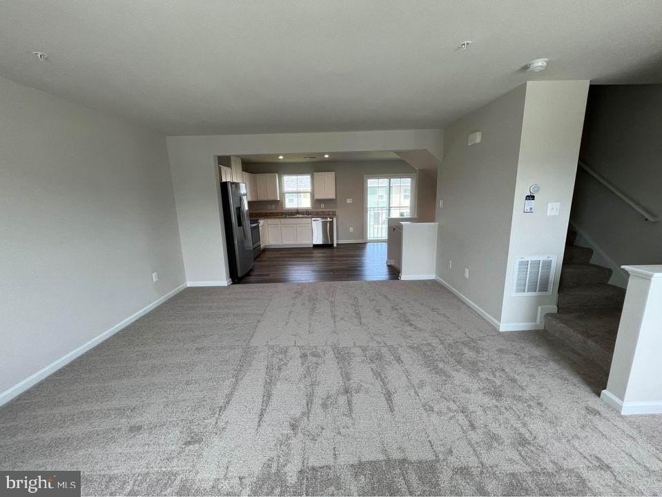 115 Butterfield Ave - Photo 3 of 37