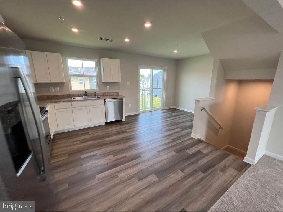 115 Butterfield Ave - Photo 6 of 37