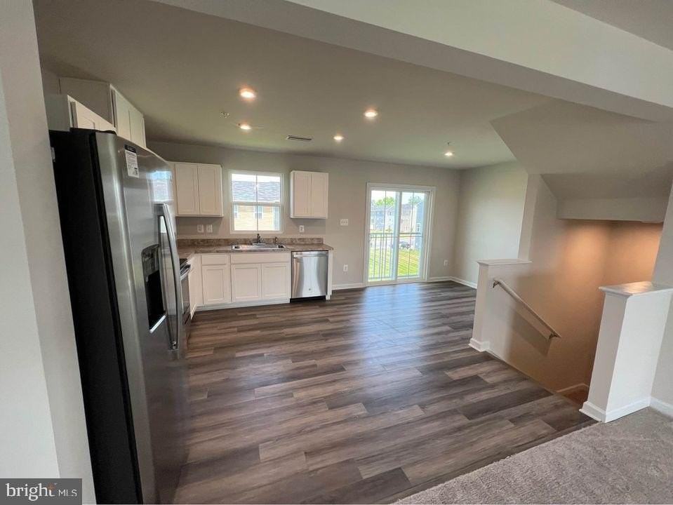 115 Butterfield Ave - Photo 7 of 37