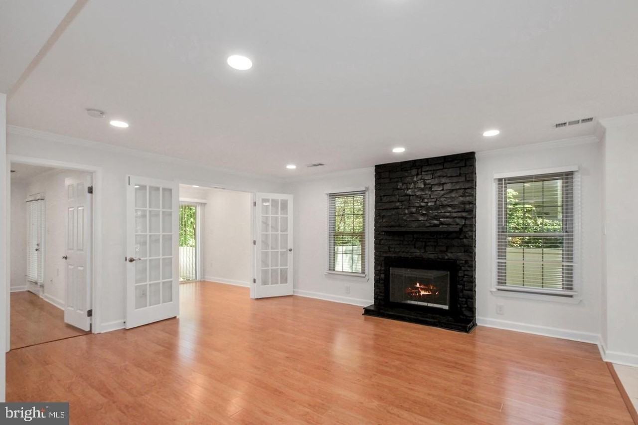 5801 Linden Square Ct - Photo 2 of 29