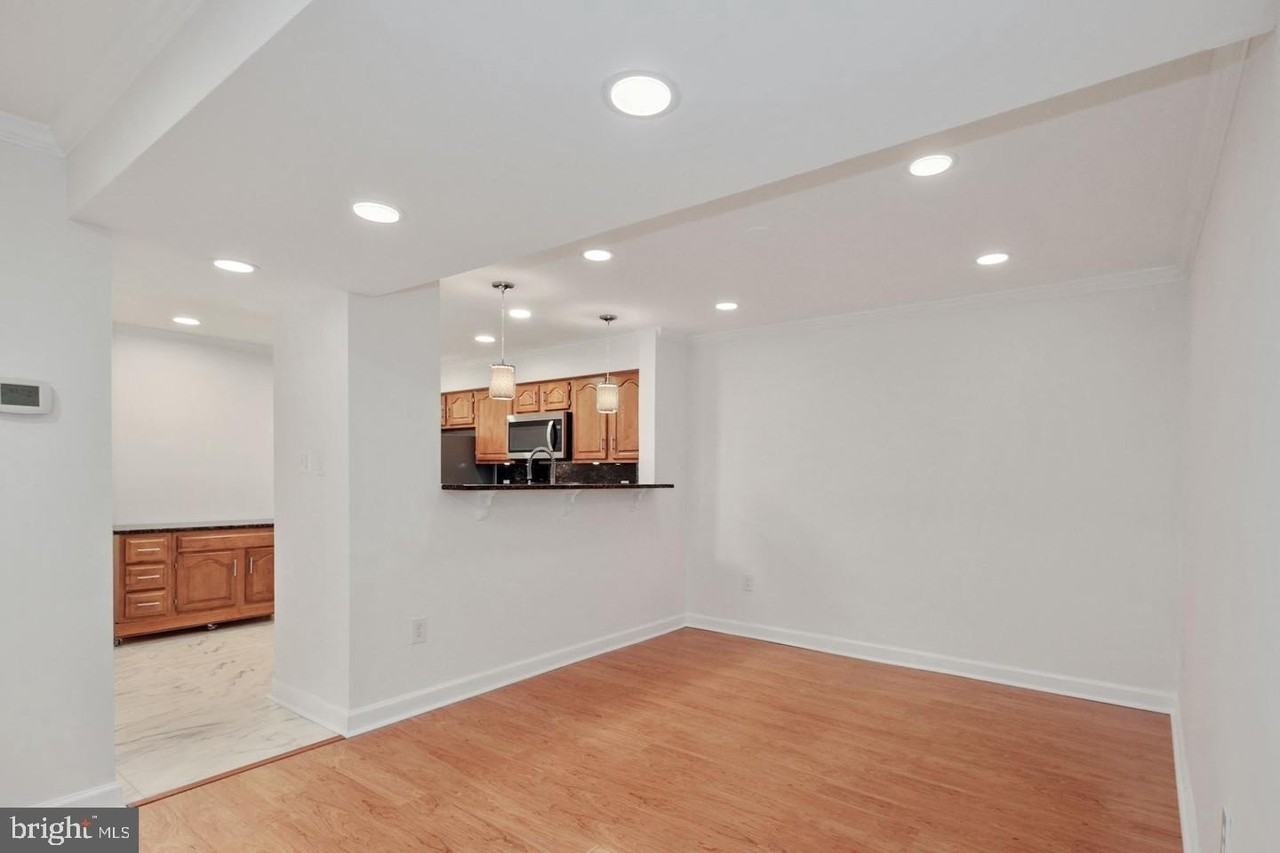 5801 Linden Square Ct - Photo 5 of 29