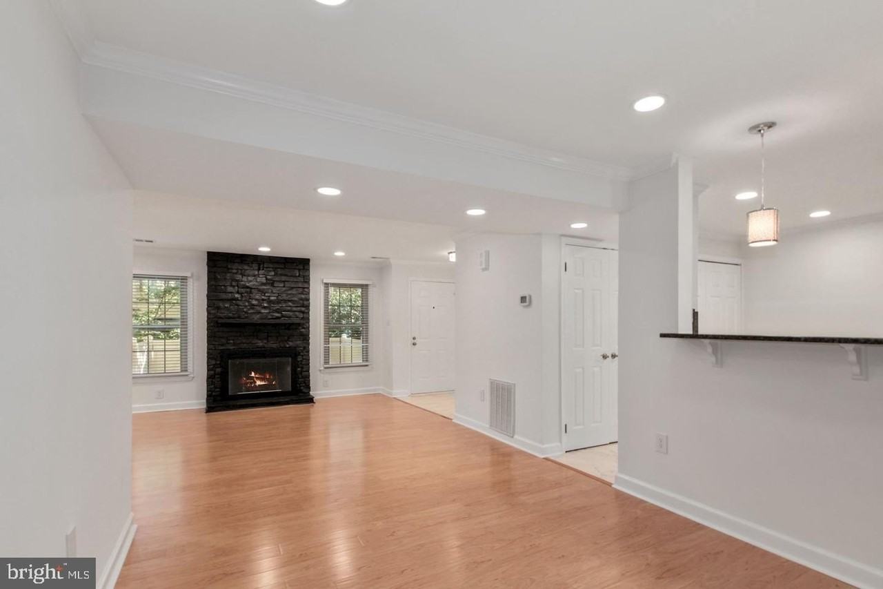 5801 Linden Square Ct - Photo 6 of 29