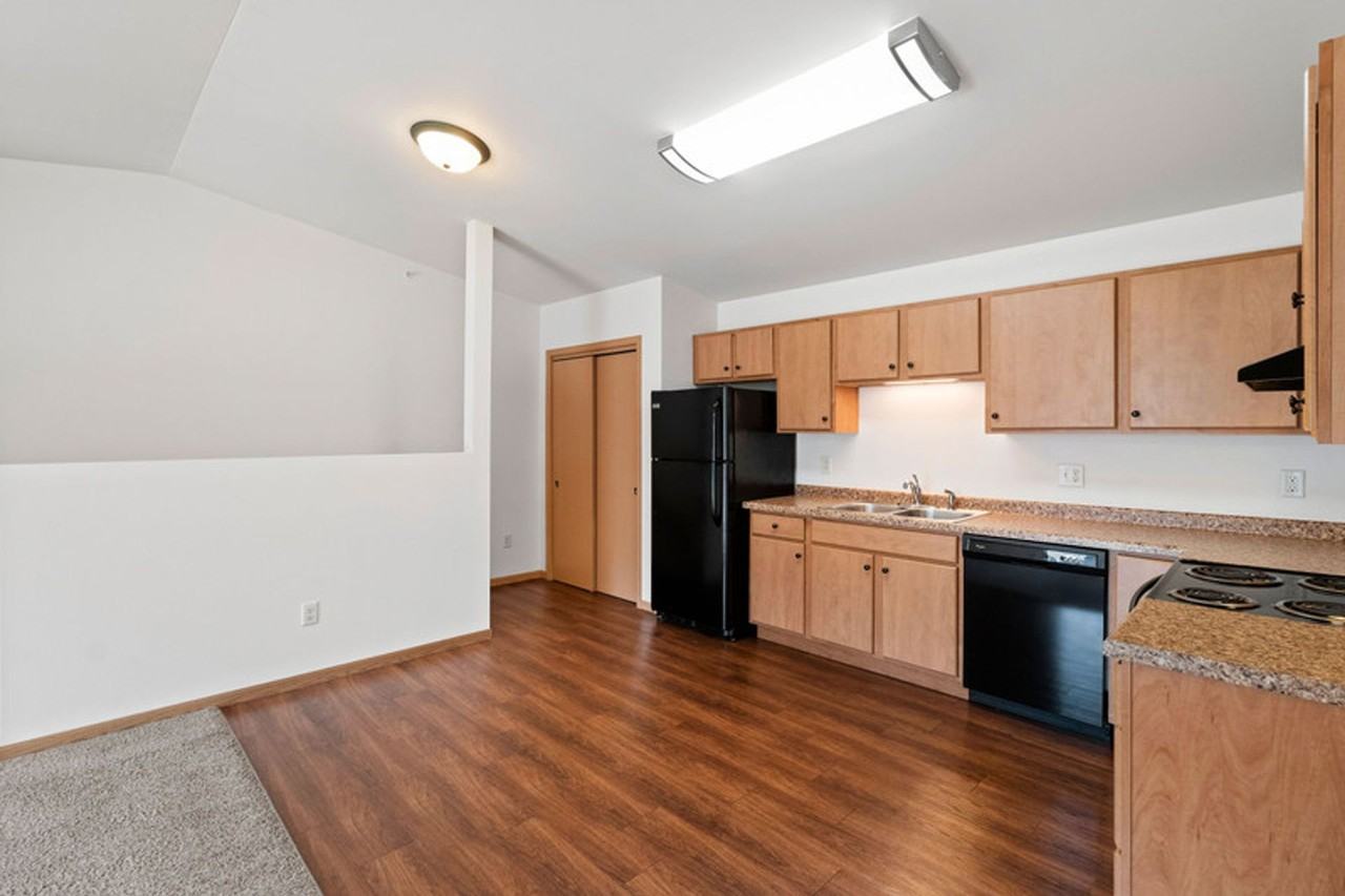 631 32nd Street N - Photo 4 of 50