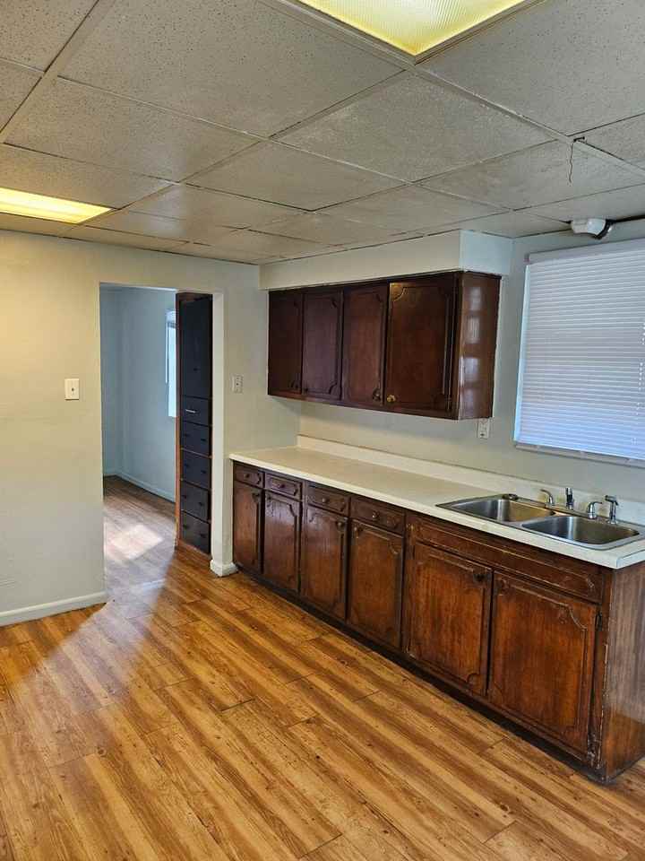 414 E Virginia St - Photo 4 of 9