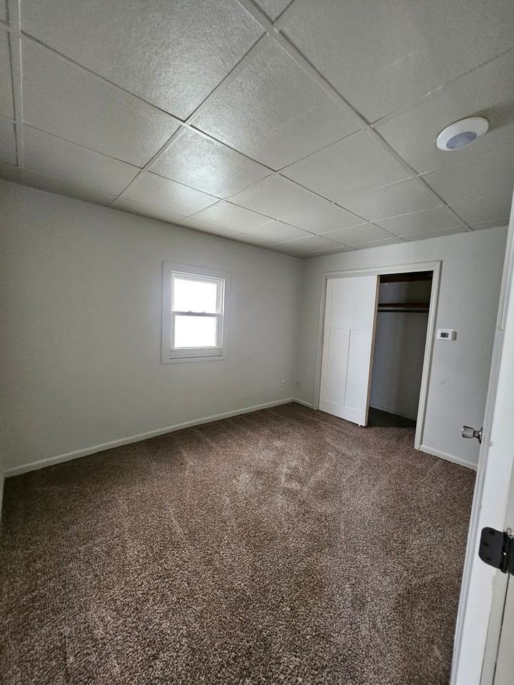 414 E Virginia St - Photo 6 of 9
