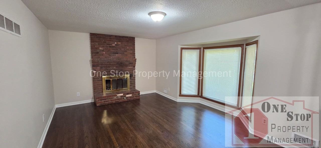 15401 E 44th St S - Photo 5 of 32