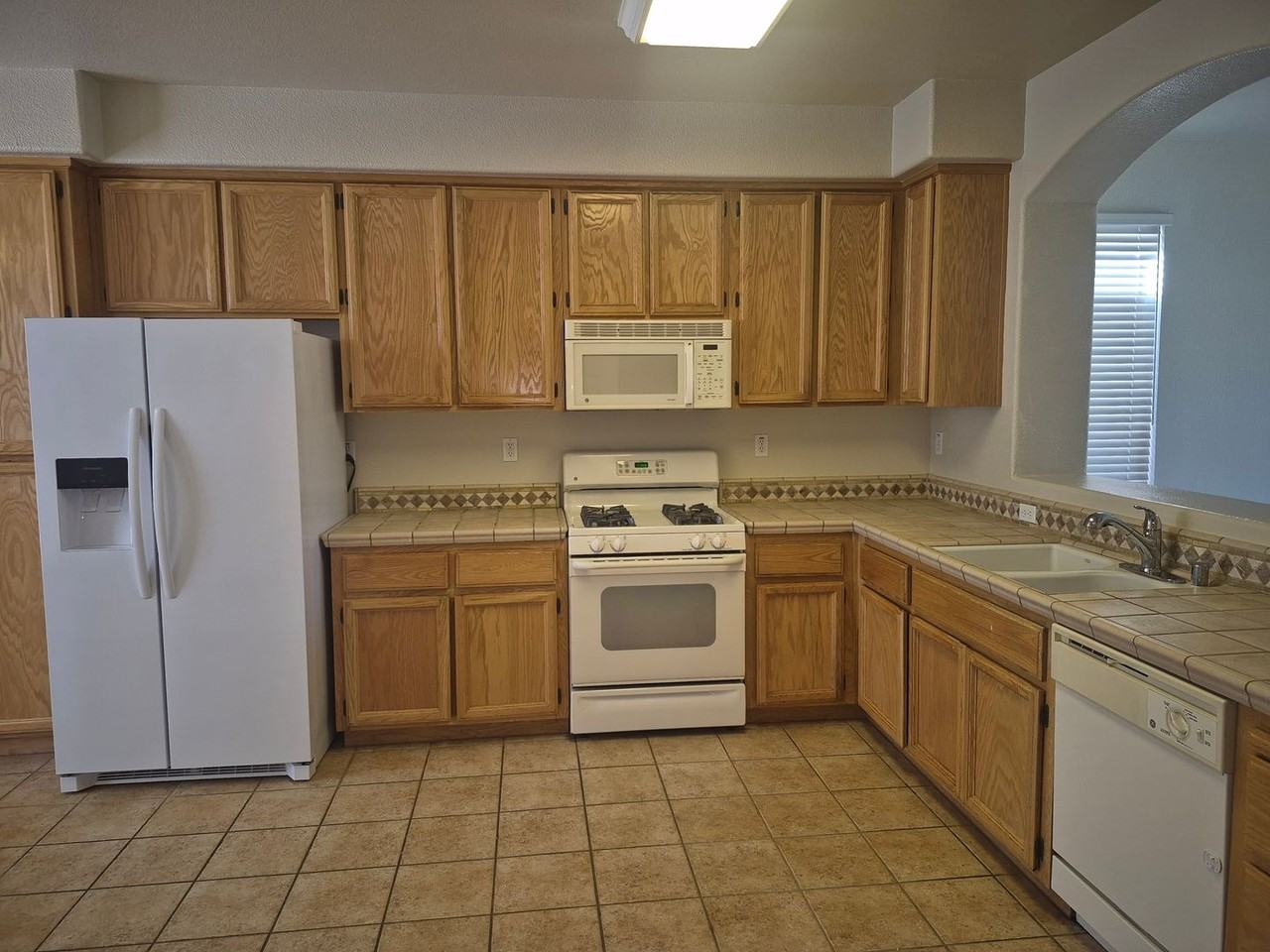 2176 Catherwood Way - Photo 3 of 19