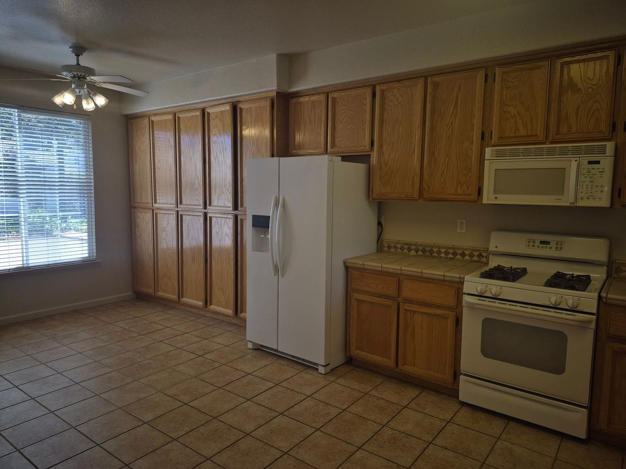 2176 Catherwood Way - Photo 4 of 19
