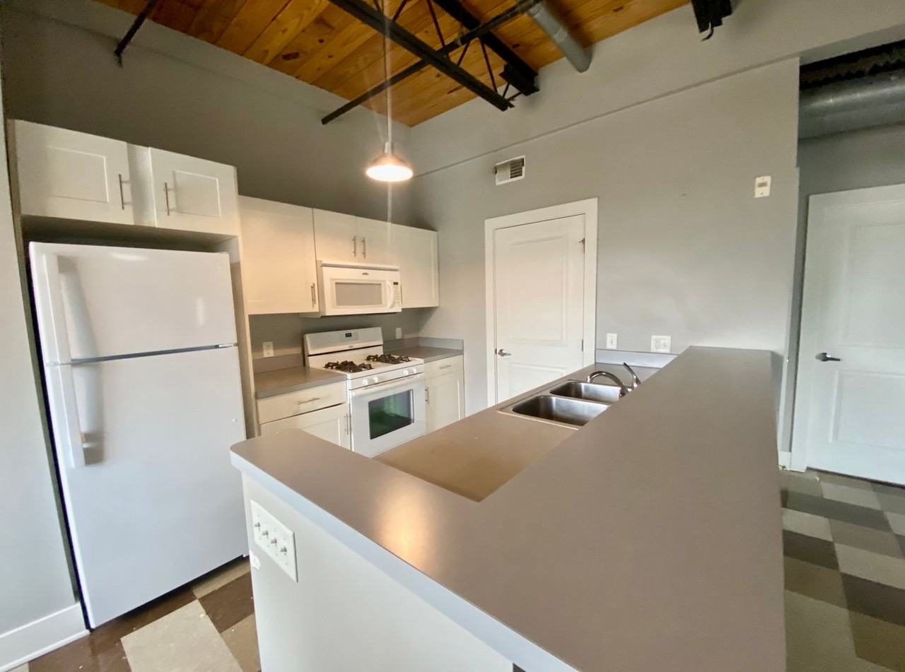 2869 Knapp St Ne - Photo 2 of 15
