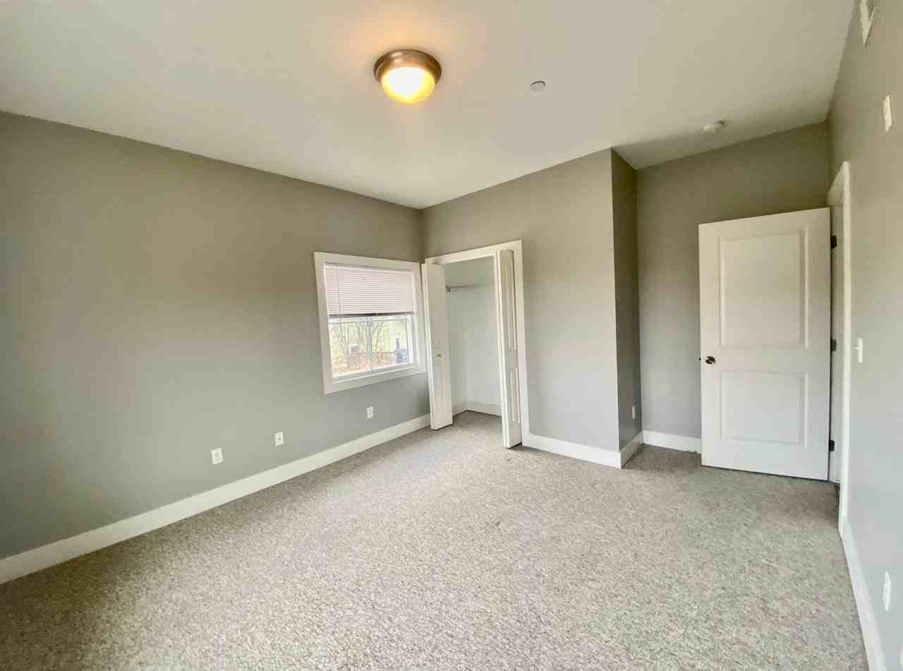2869 Knapp St Ne - Photo 3 of 15