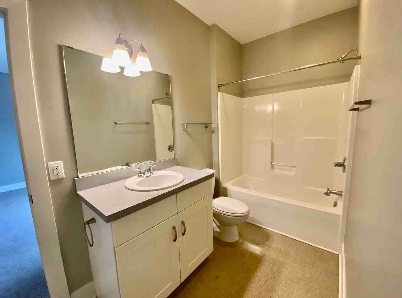 2869 Knapp St Ne - Photo 6 of 15