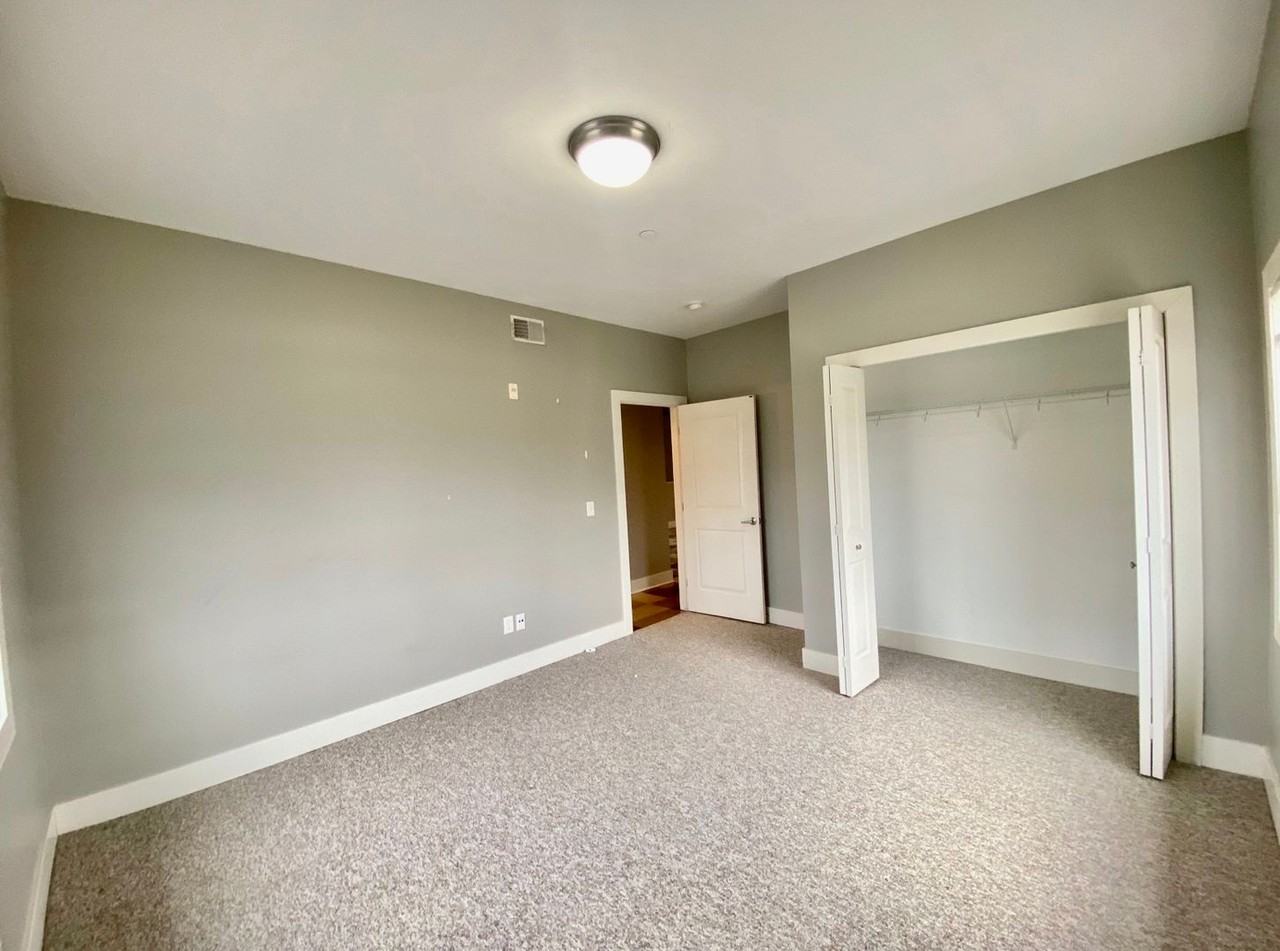 2869 Knapp St Ne - Photo 7 of 15