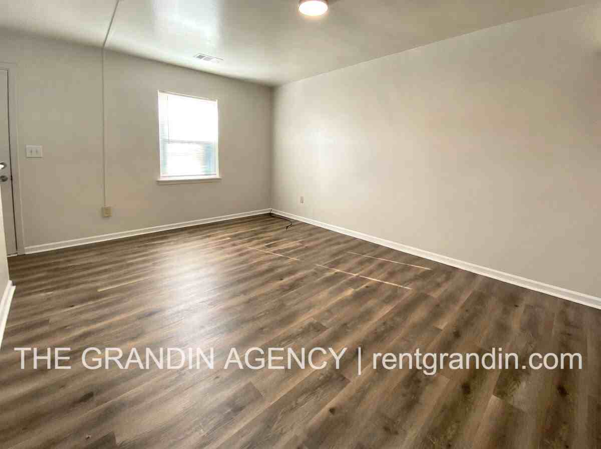 3123 Roundhill Ave Nw #3125 - Photo 2 of 12