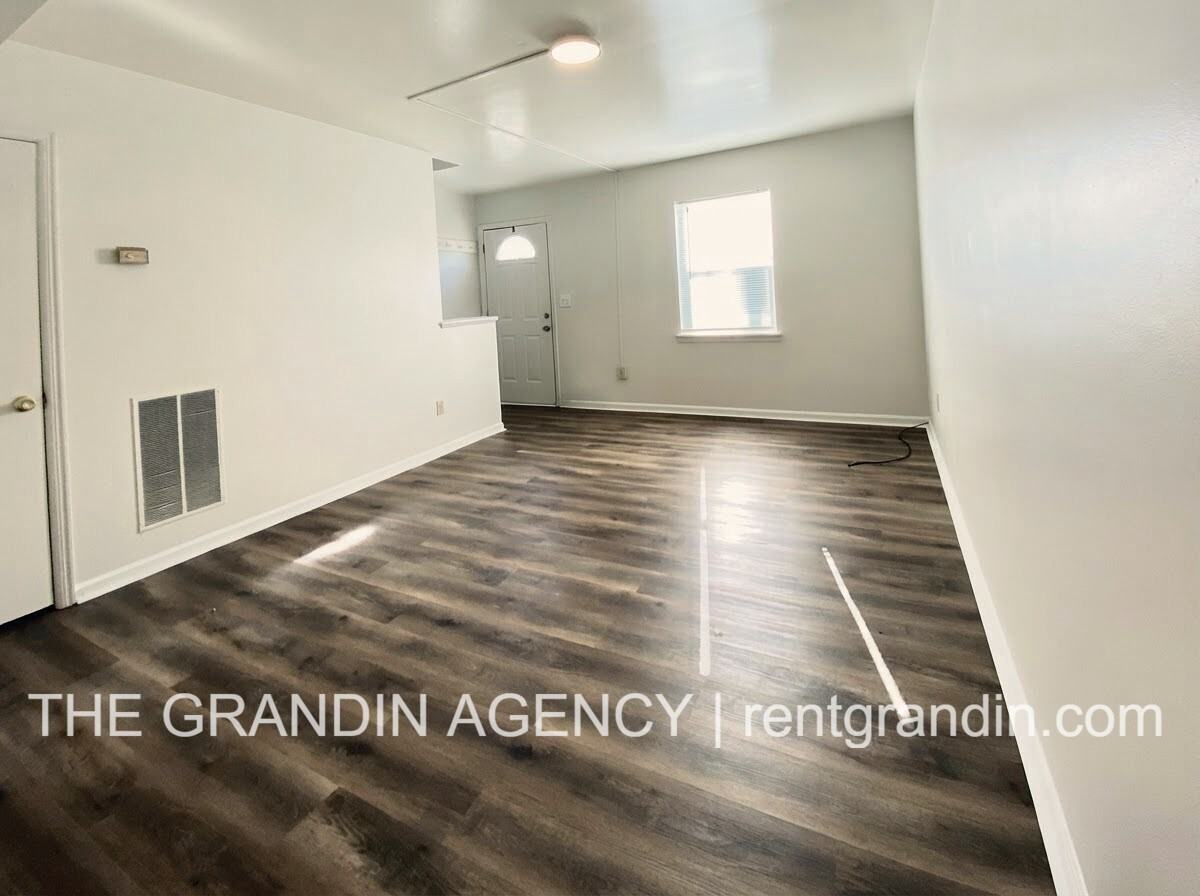 3123 Roundhill Ave Nw #3125 - Photo 3 of 12