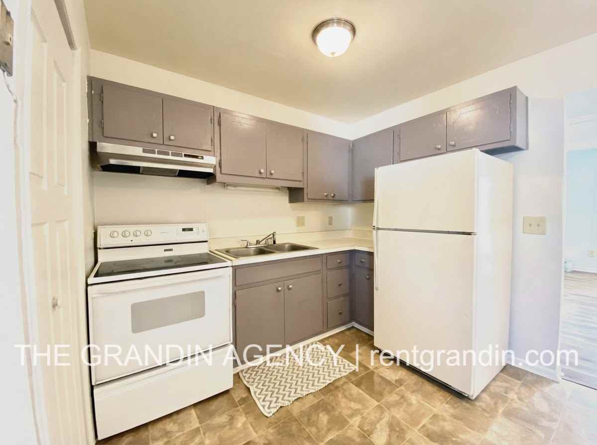 3123 Roundhill Ave Nw #3125 - Photo 4 of 12