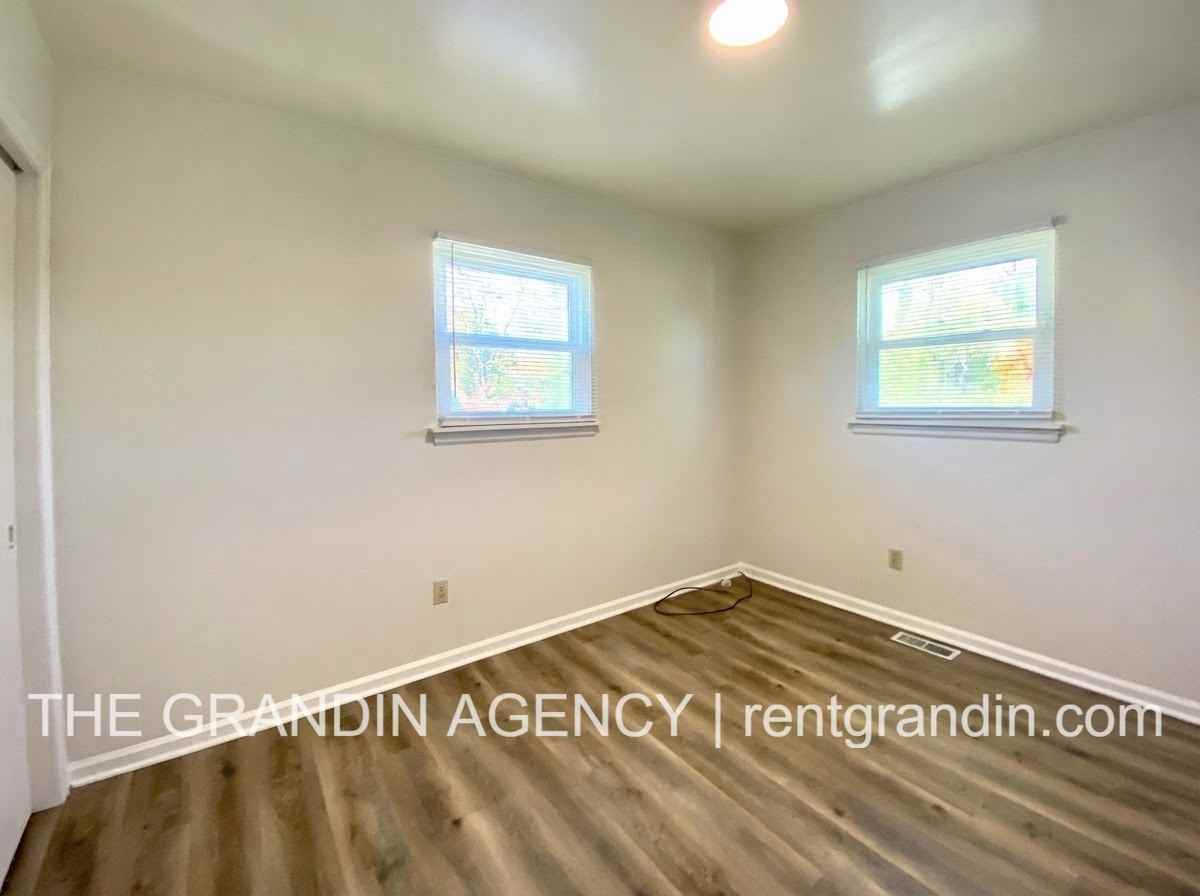 3123 Roundhill Ave Nw #3125 - Photo 6 of 12