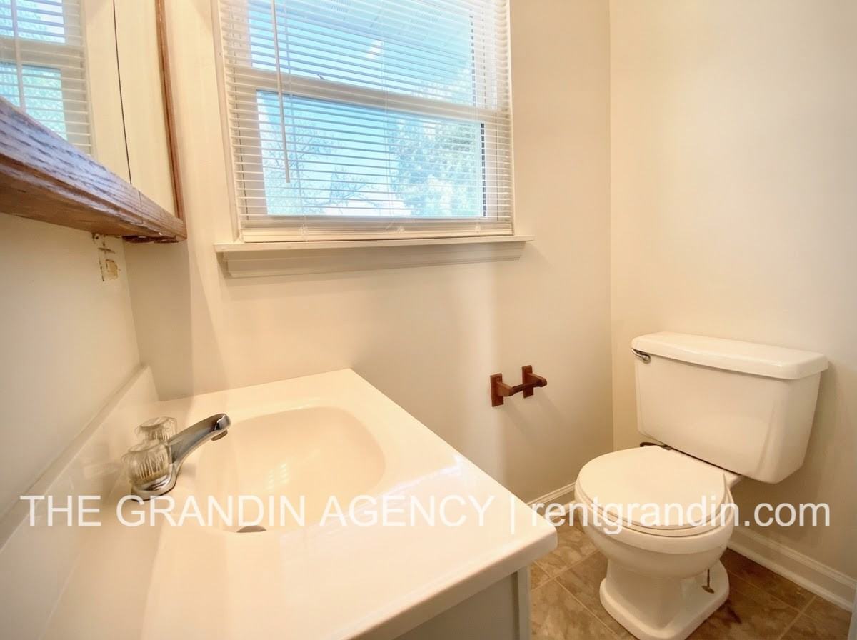 3123 Roundhill Ave Nw #3125 - Photo 7 of 12