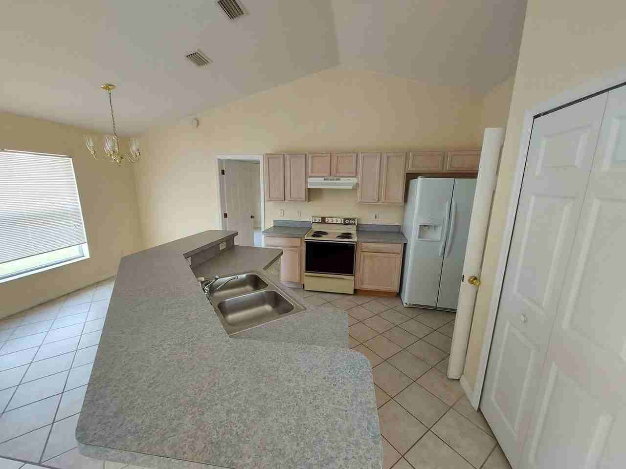 130 Juniper Loop Cir - Photo 4 of 11