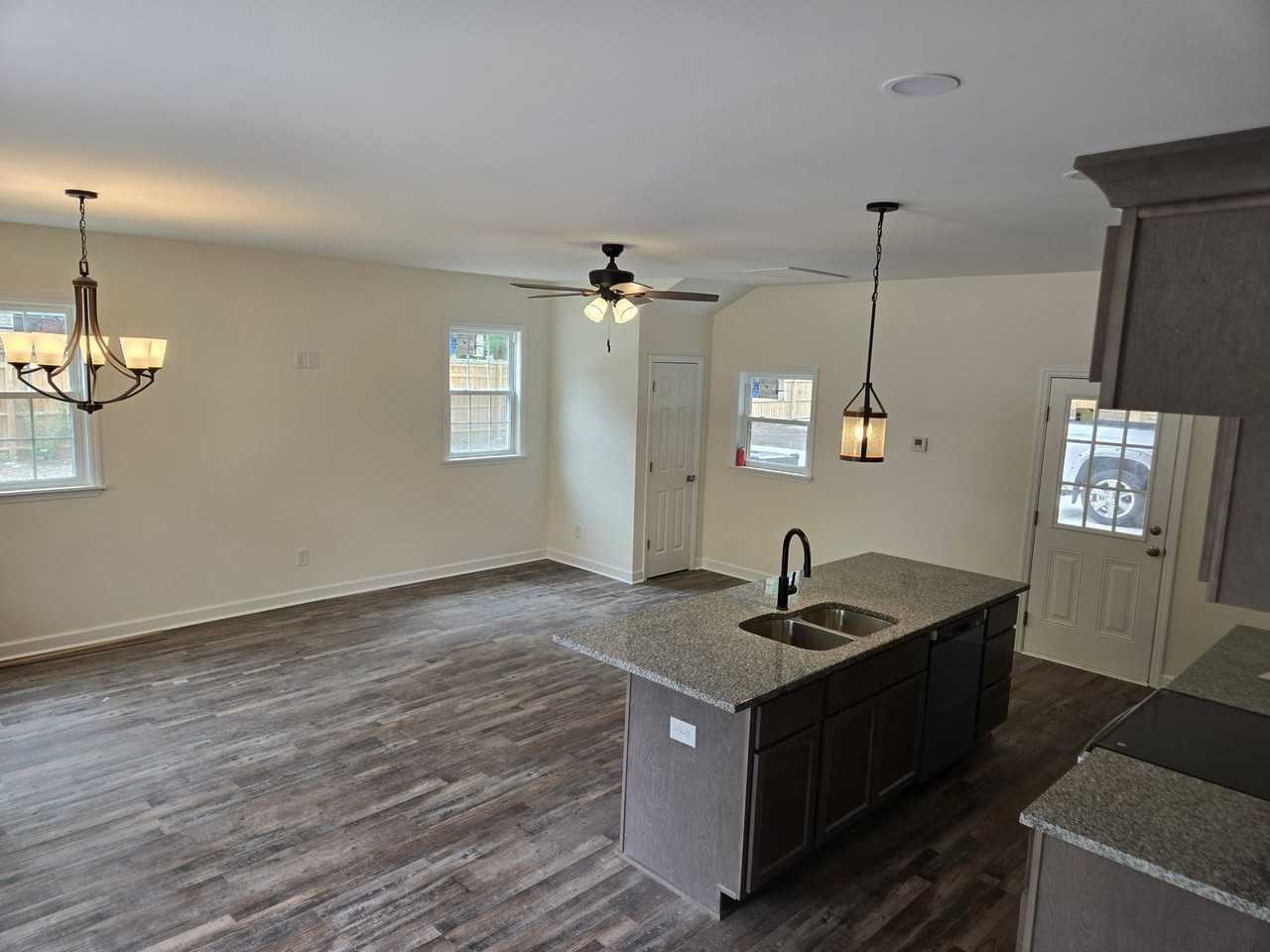308 Pearson St N - Photo 3 of 23