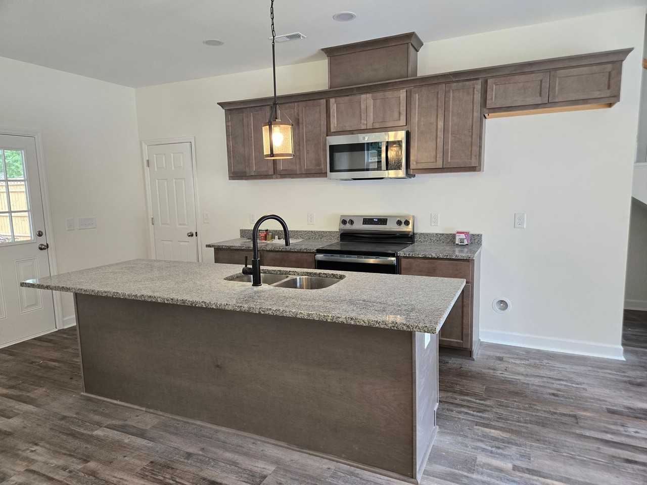 308 Pearson St N - Photo 6 of 23