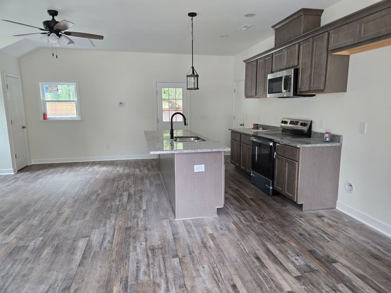 308 Pearson St N - Photo 7 of 23