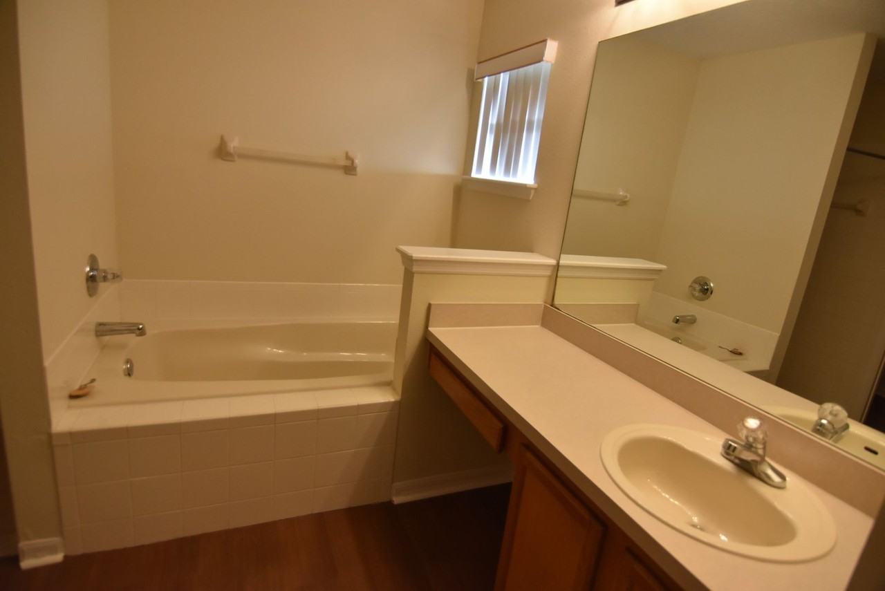 219 Haversham Rd - Photo 7 of 17