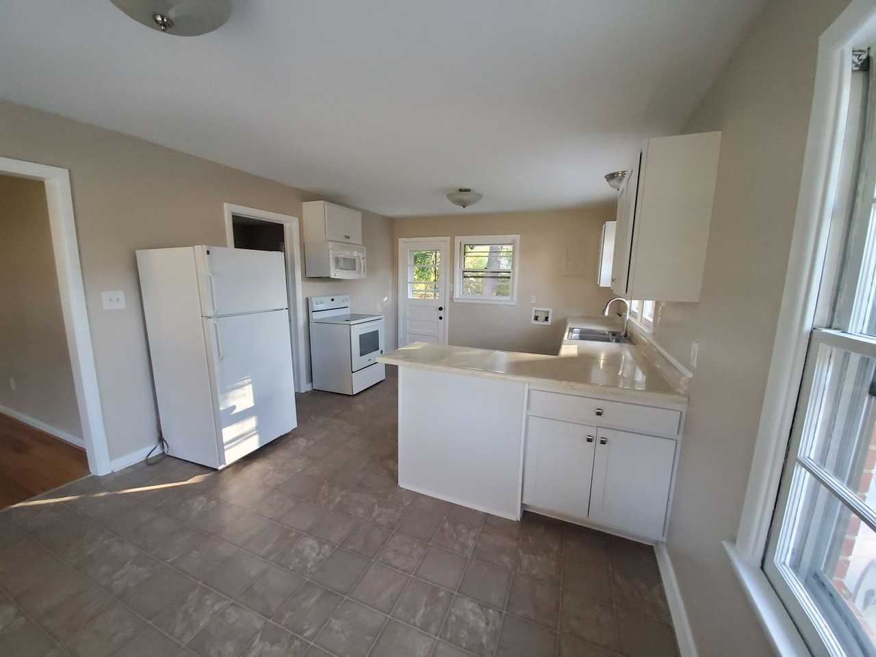 525 Terry Cir - Photo 2 of 14