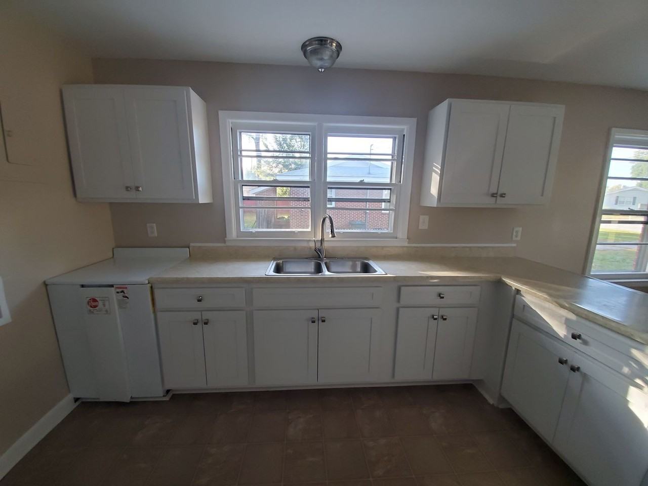525 Terry Cir - Photo 3 of 14