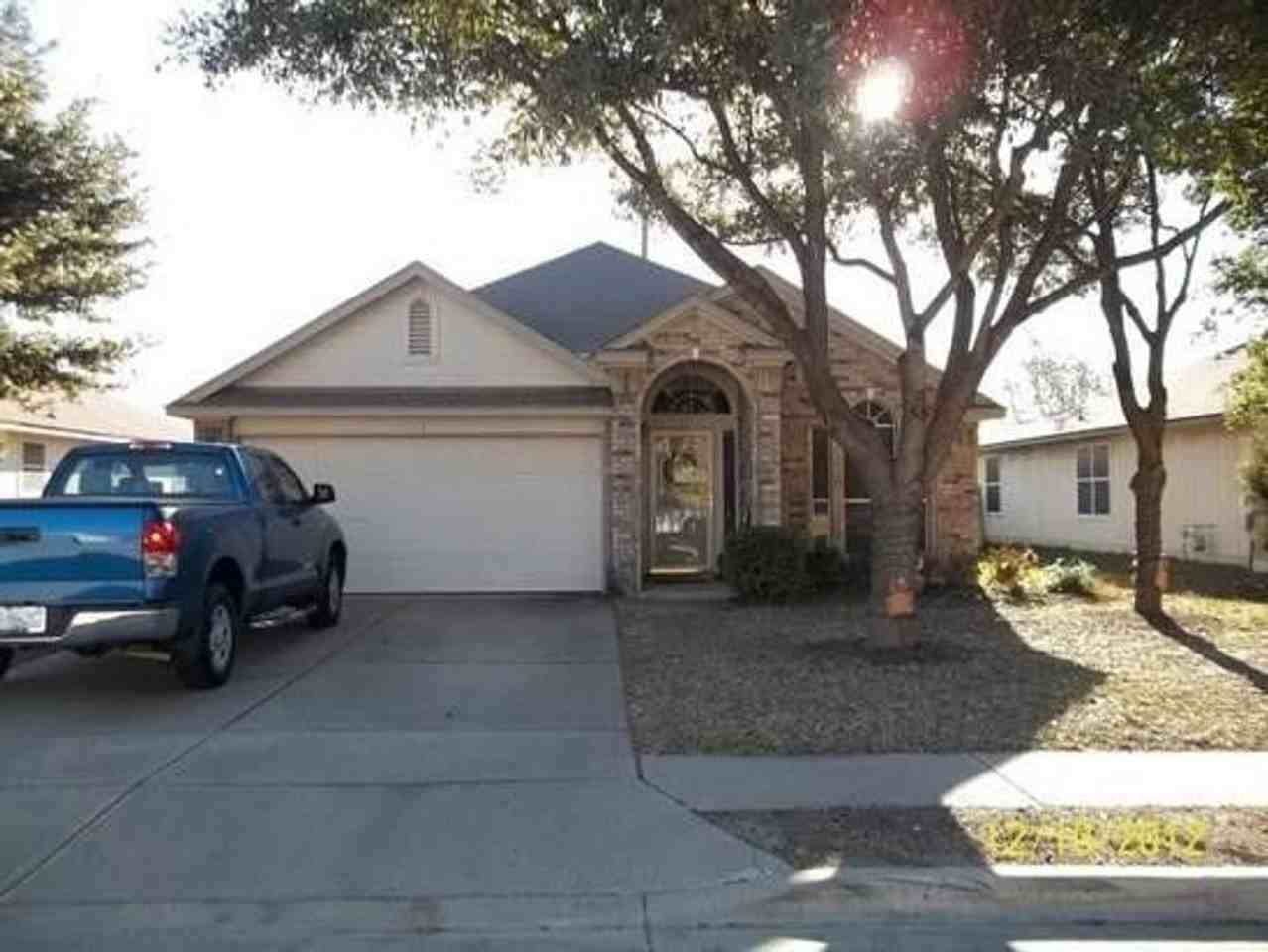 17525 Tobermory Dr - Photo 2 of 14