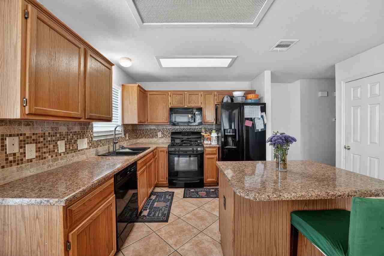 17525 Tobermory Dr - Photo 6 of 14