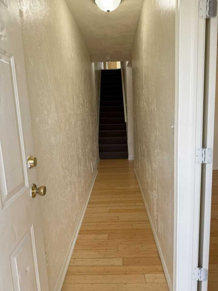 3325 1/2 Parkview Ave - Photo 2 of 21