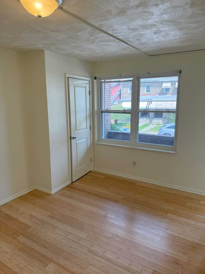 3325 1/2 Parkview Ave - Photo 4 of 21