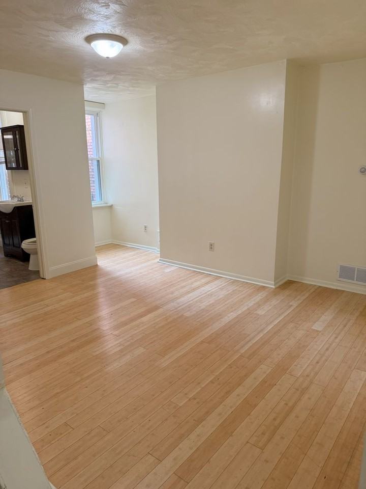 3325 1/2 Parkview Ave - Photo 5 of 21
