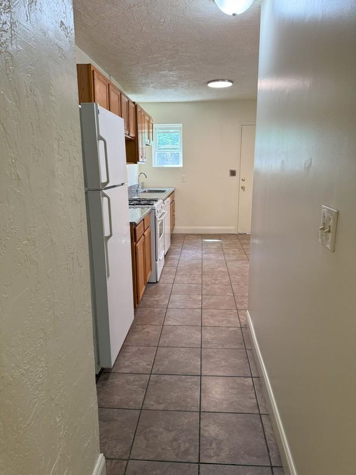 3325 1/2 Parkview Ave - Photo 7 of 21