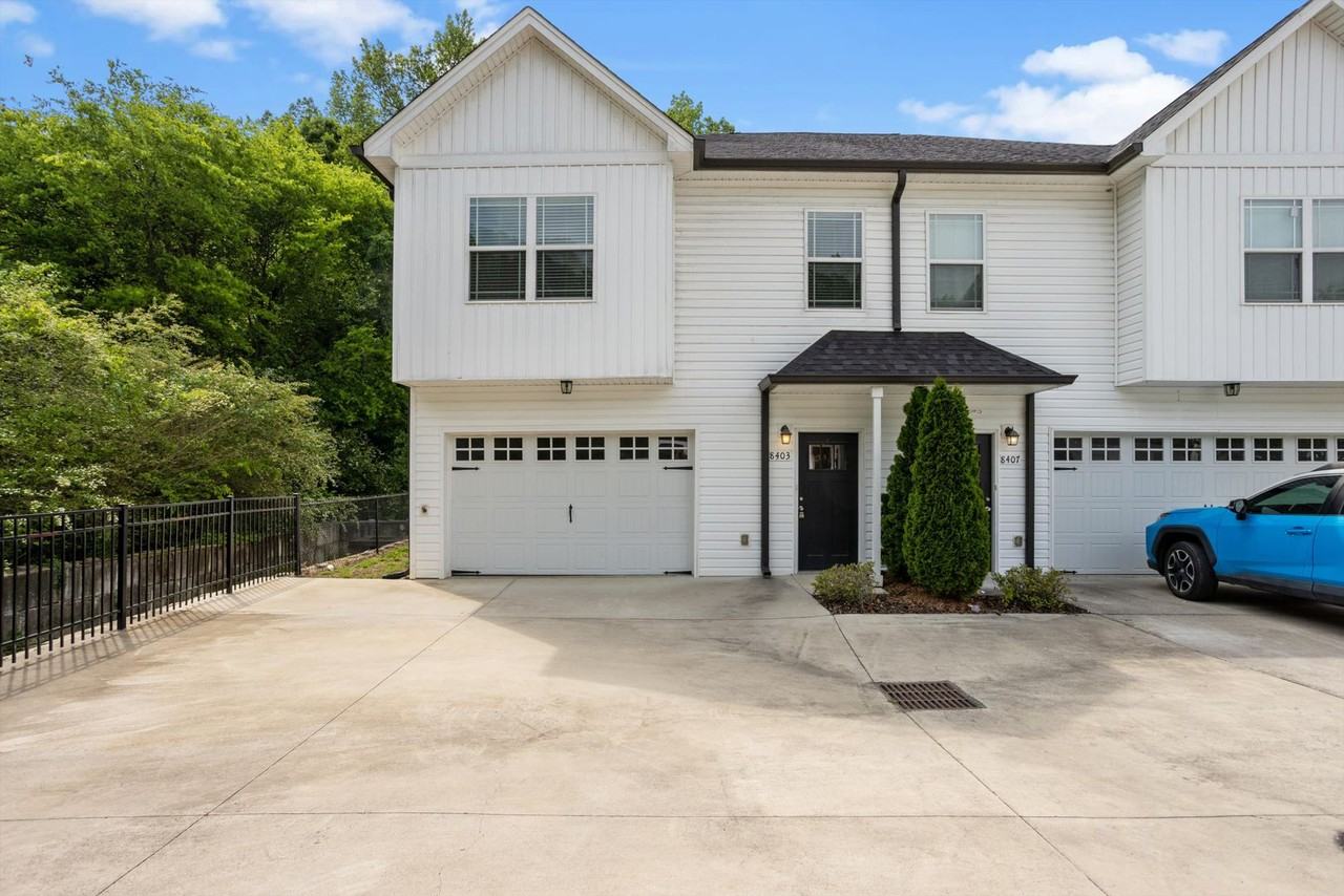 8403 Brookmoor Ln - Photo 2 of 31