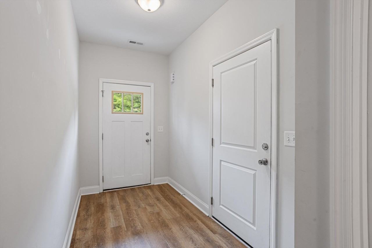 8403 Brookmoor Ln - Photo 5 of 31
