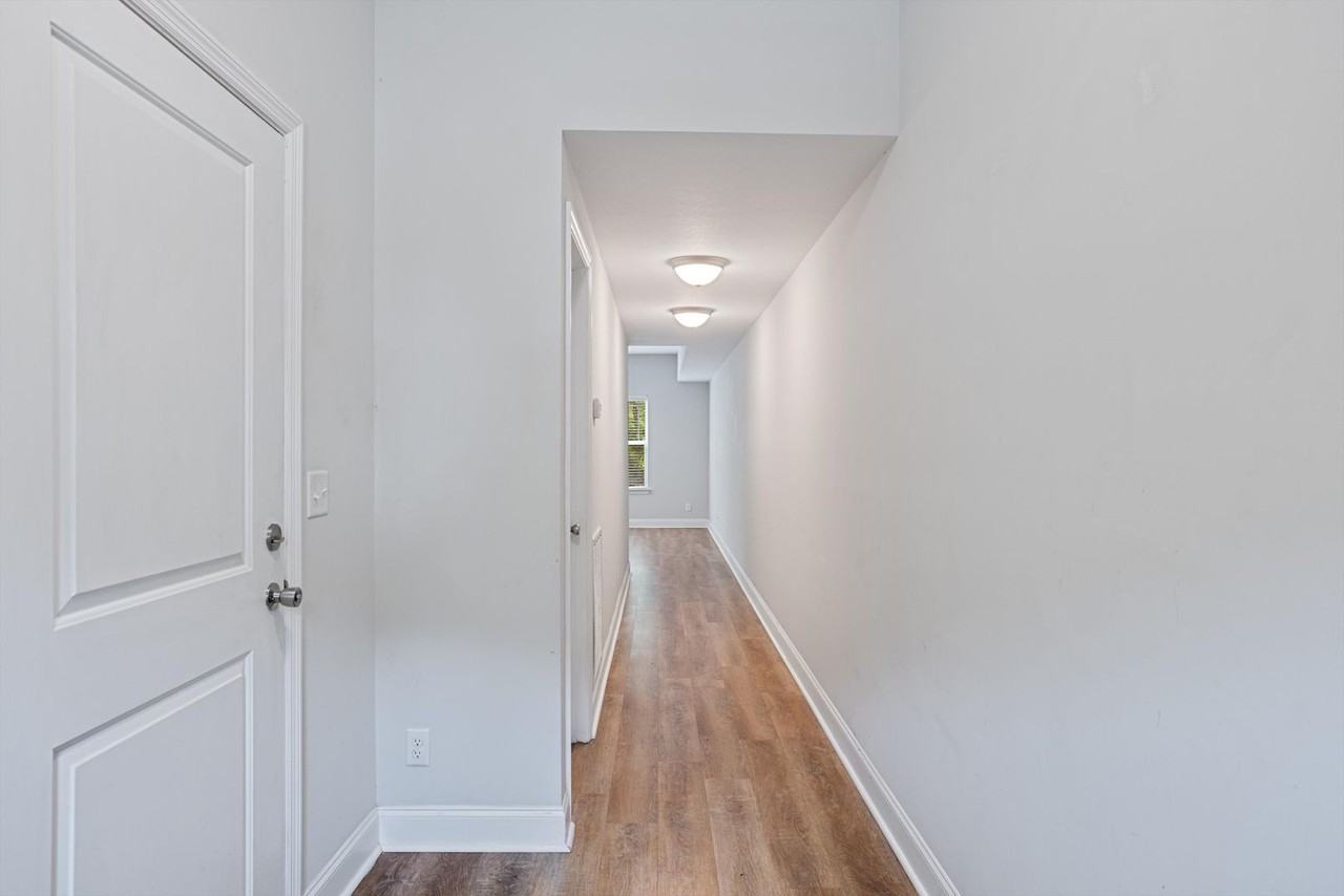 8403 Brookmoor Ln - Photo 6 of 31