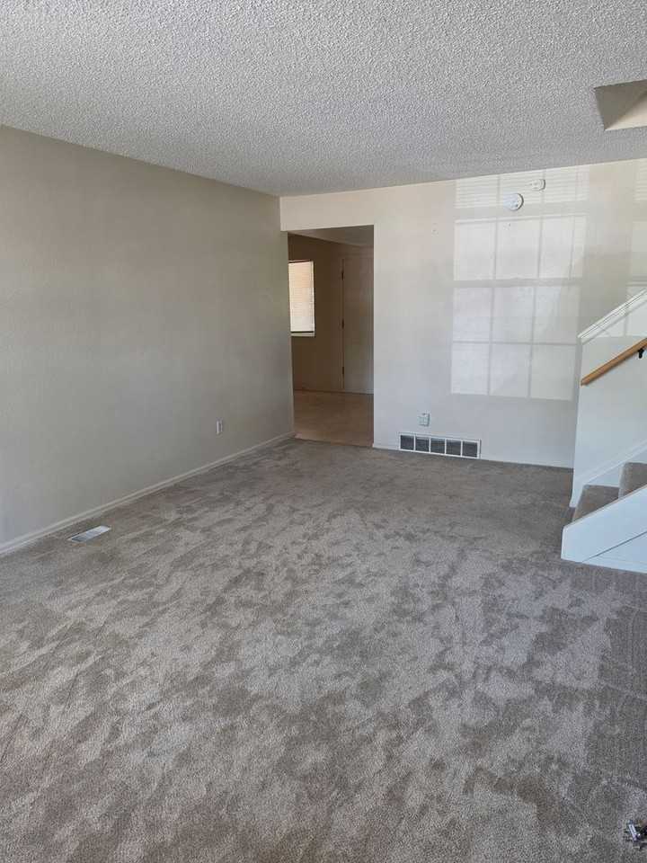 23 Queensbury Ct - Photo 2 of 18