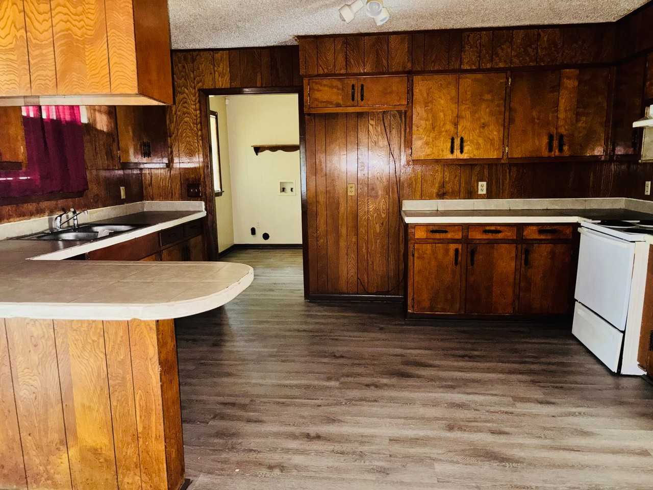 1110 Branch St - Photo 3 of 12
