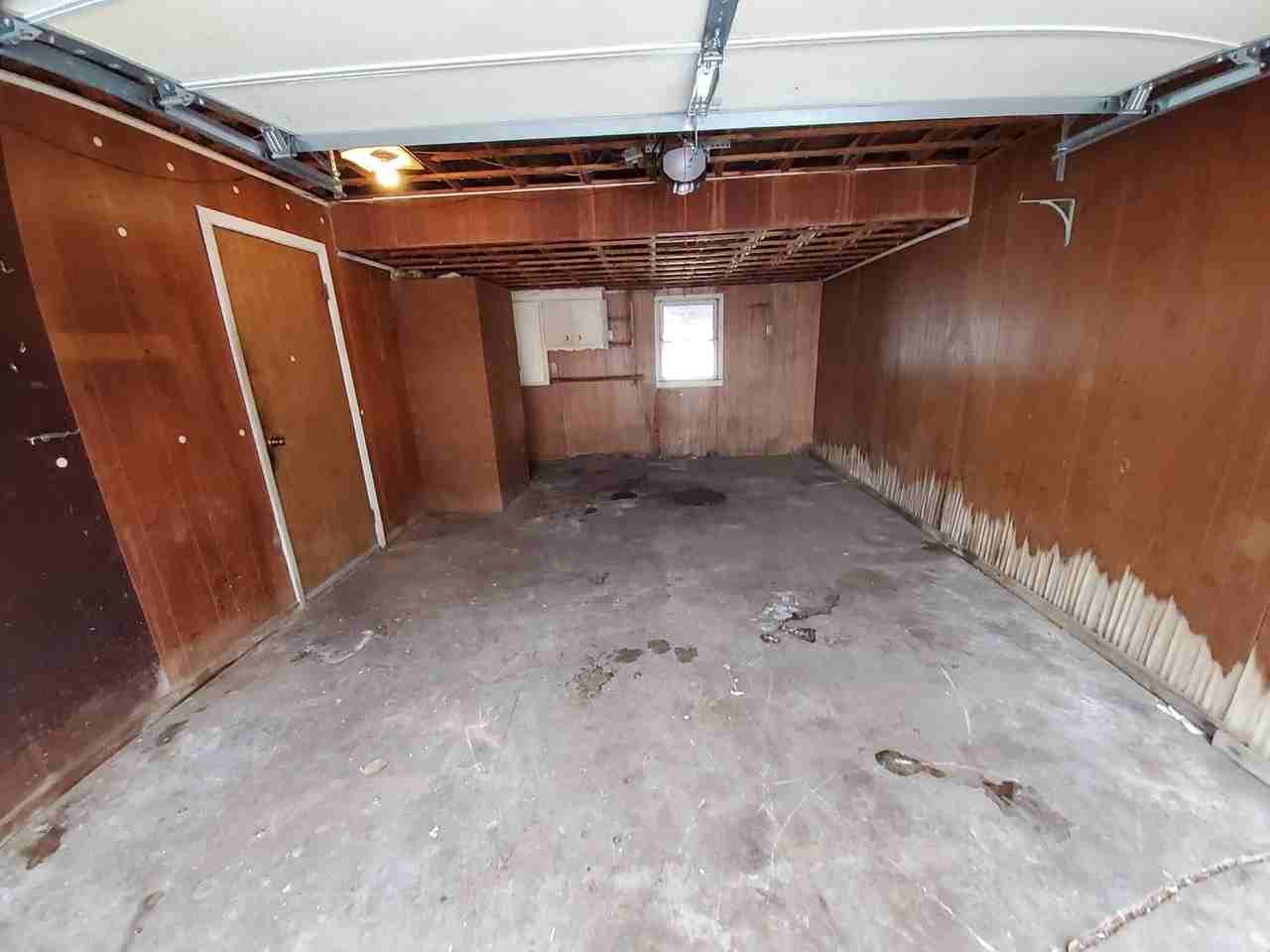 1112 Lyndon St - Photo 3 of 25