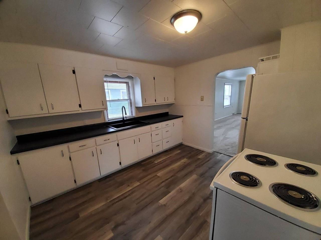 1112 Lyndon St - Photo 4 of 25