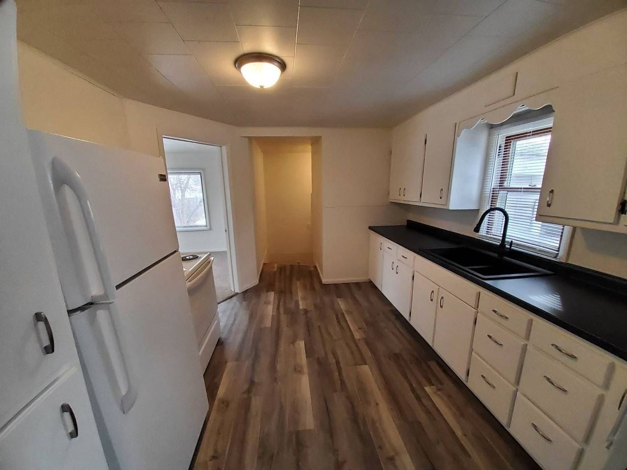 1112 Lyndon St - Photo 6 of 25