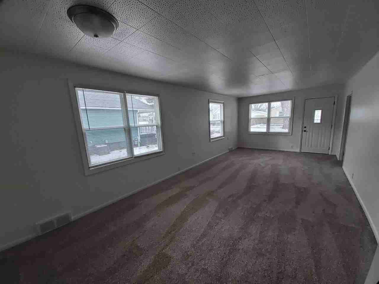 1112 Lyndon St - Photo 7 of 25