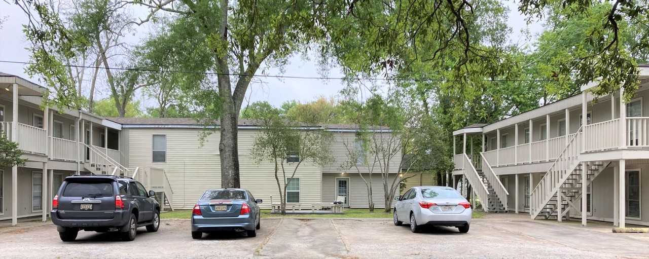 100 Mcarthur St #3 - Photo 2 of 8