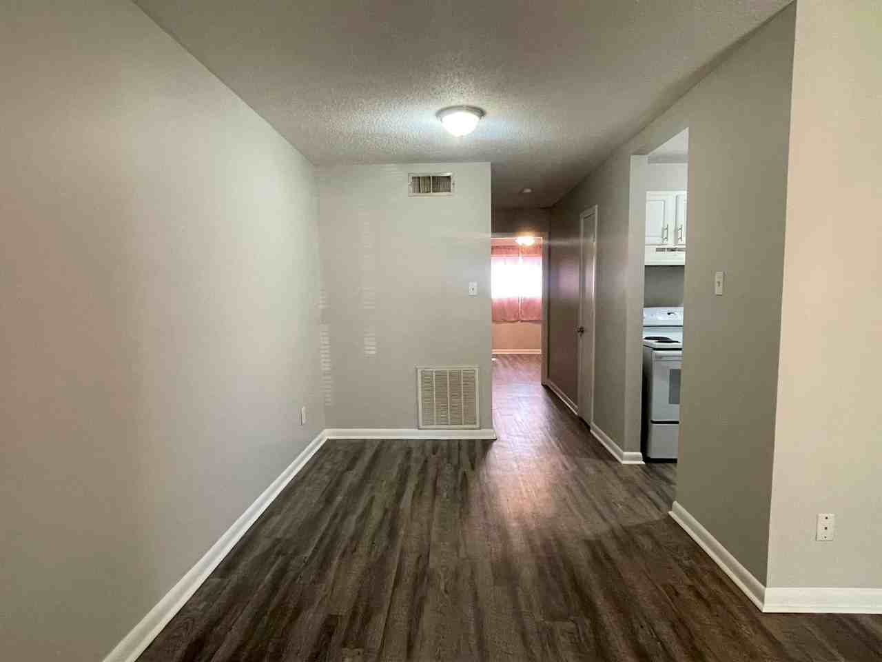 100 Mcarthur St #3 - Photo 4 of 8
